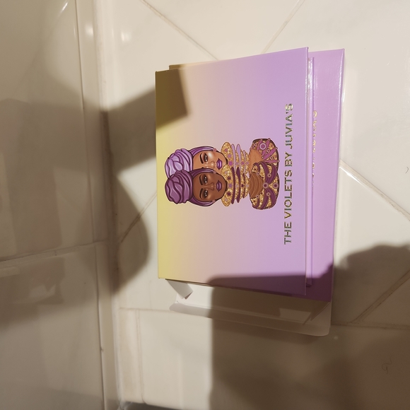 Juvia's eye shadow palette - Picture 2 of 3